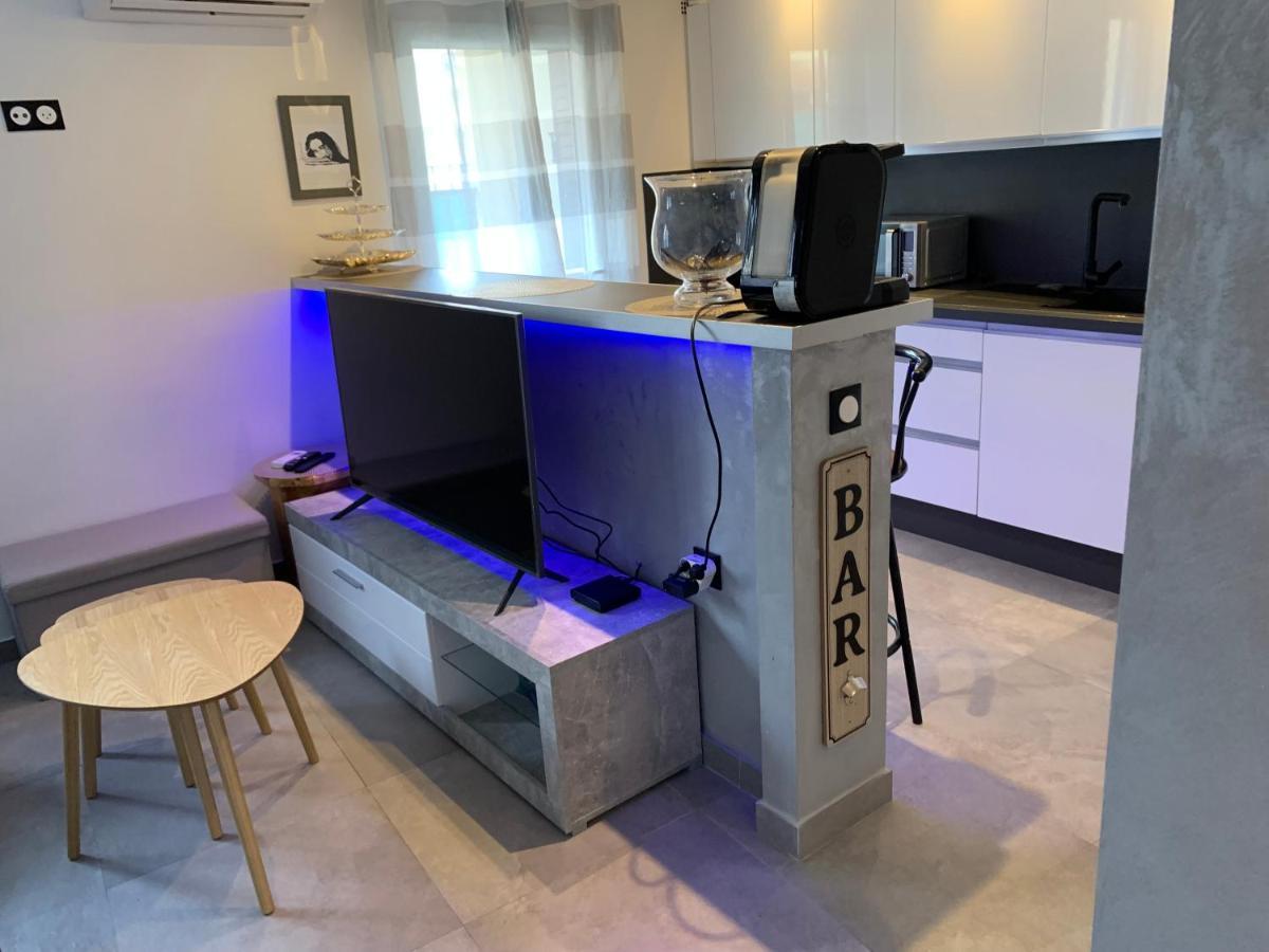 Grand Studio Tres Agreable Avec Bar, Cuisine Et Terrasse Cagnes-sur-Mer Kültér fotó