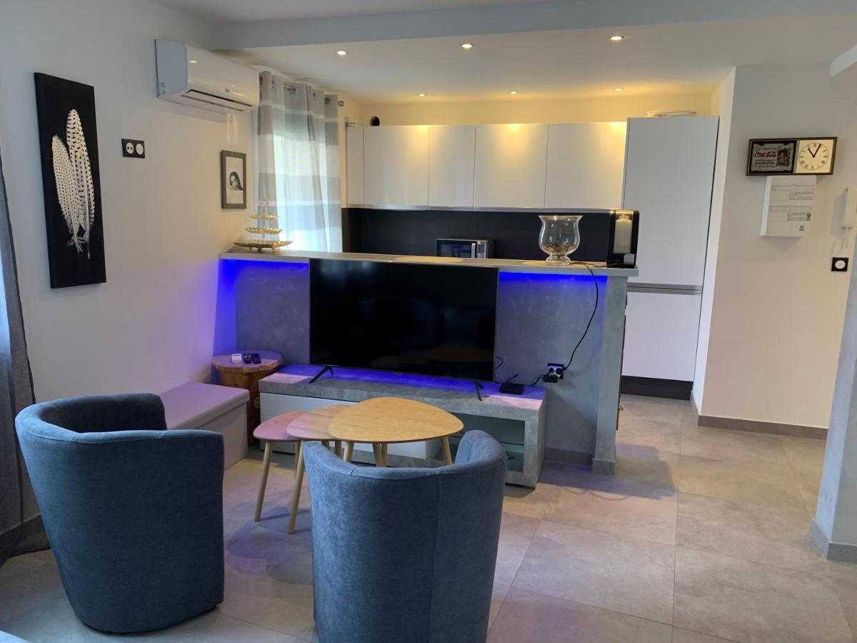 Grand Studio Tres Agreable Avec Bar, Cuisine Et Terrasse Cagnes-sur-Mer Kültér fotó