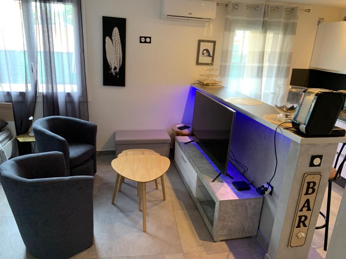 Grand Studio Tres Agreable Avec Bar, Cuisine Et Terrasse Cagnes-sur-Mer Kültér fotó