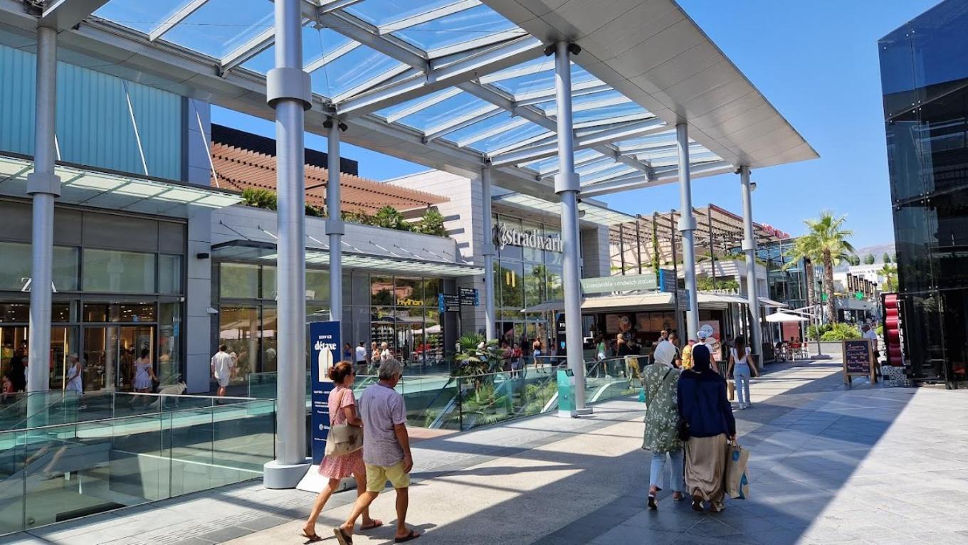 Grand Studio Tres Agreable Avec Bar, Cuisine Et Terrasse Cagnes-sur-Mer Kültér fotó