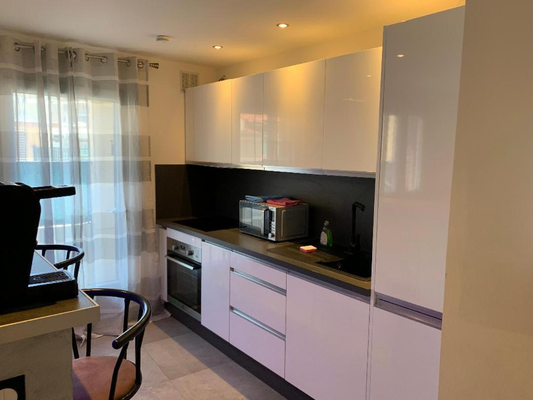 Grand Studio Tres Agreable Avec Bar, Cuisine Et Terrasse Cagnes-sur-Mer Kültér fotó