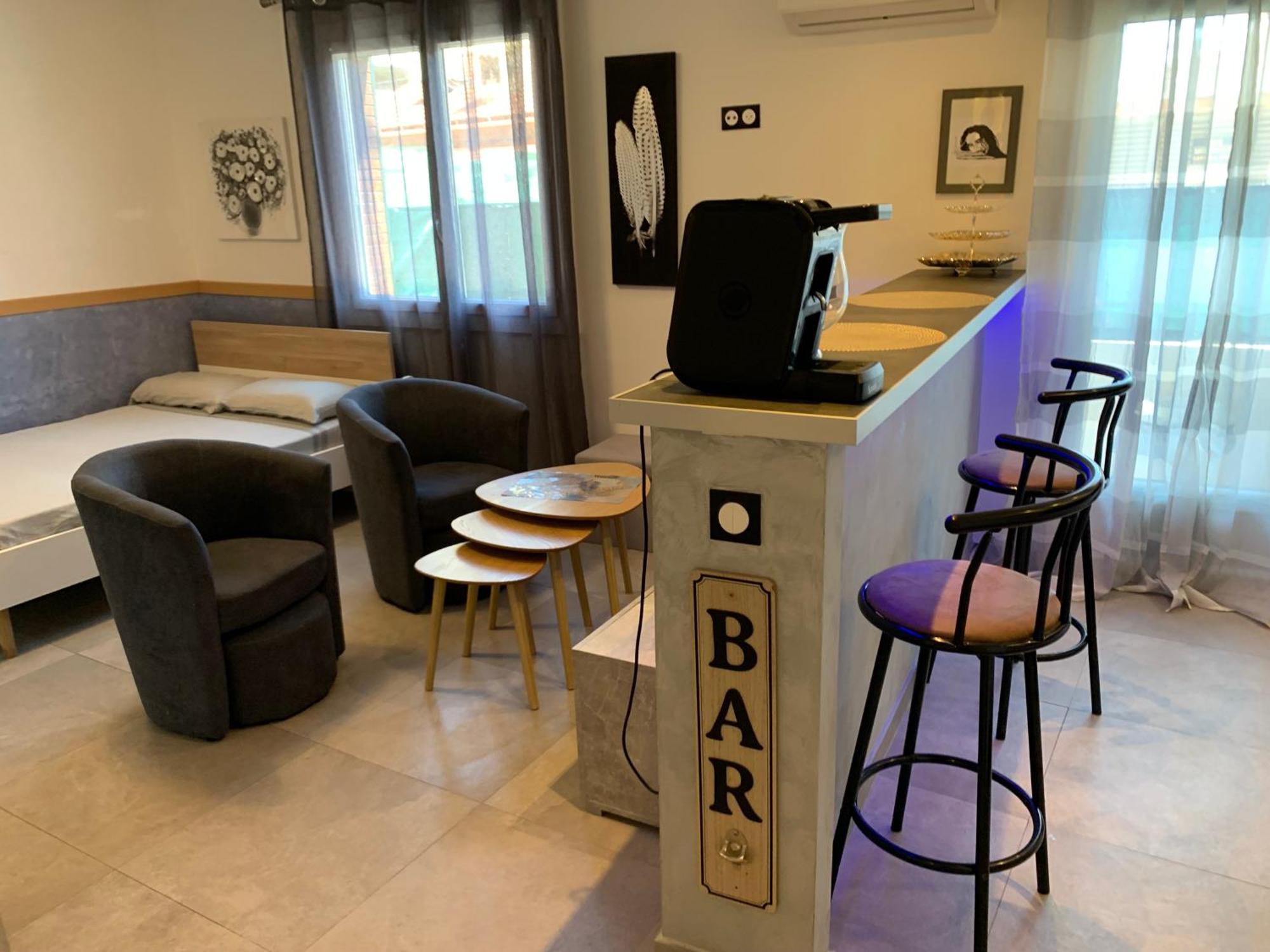 Grand Studio Tres Agreable Avec Bar, Cuisine Et Terrasse Cagnes-sur-Mer Kültér fotó